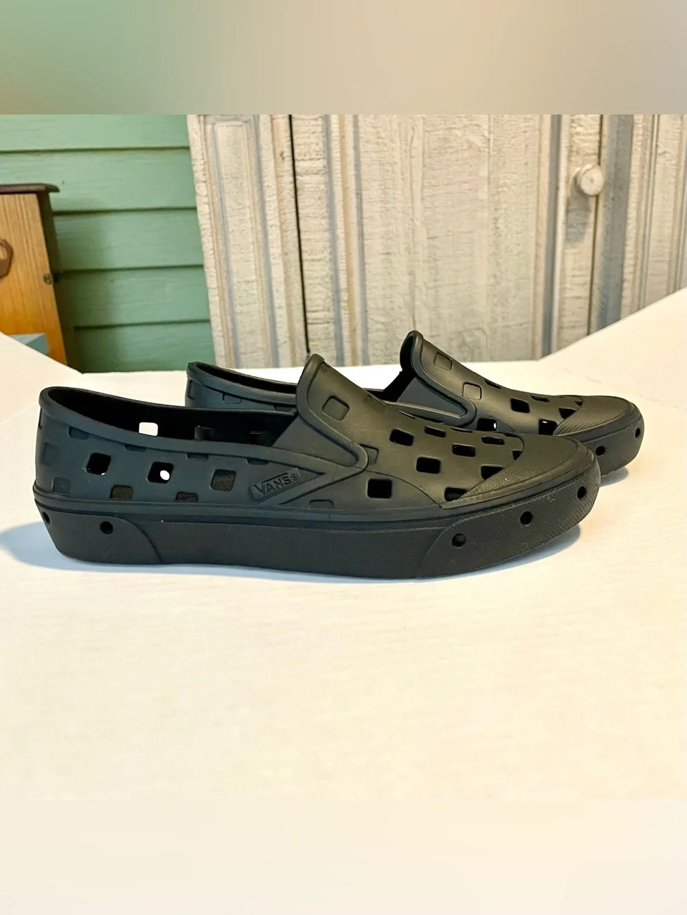 *EUC* VANS Slip-On Trek- Size 4 - Breathable/Water Shoes - Black - Pre~Owned
